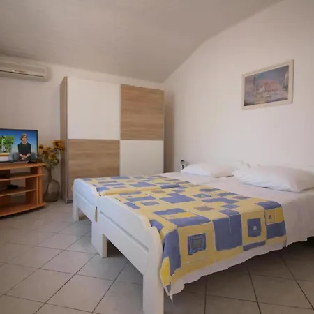 Andrea Fuer 2 Personen In Strandnaehe Apartment Porec