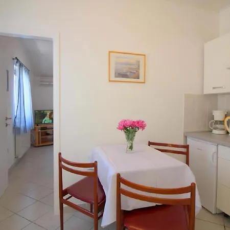 Apartment Andrea Fuer 2 Personen In Strandnaehe Porec