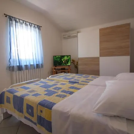 Apartment Andrea Fuer 2 Personen In Strandnaehe Porec