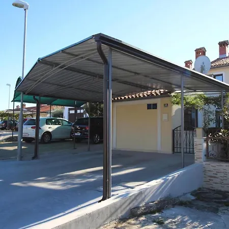 Apartment Andrea Fuer 2 Personen In Strandnaehe Porec